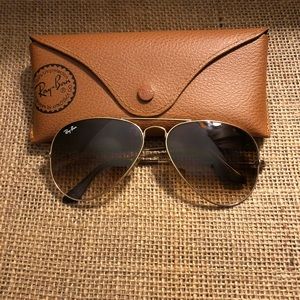 Ray Bans Aviators. Brown ombré lenses. Gold frame.